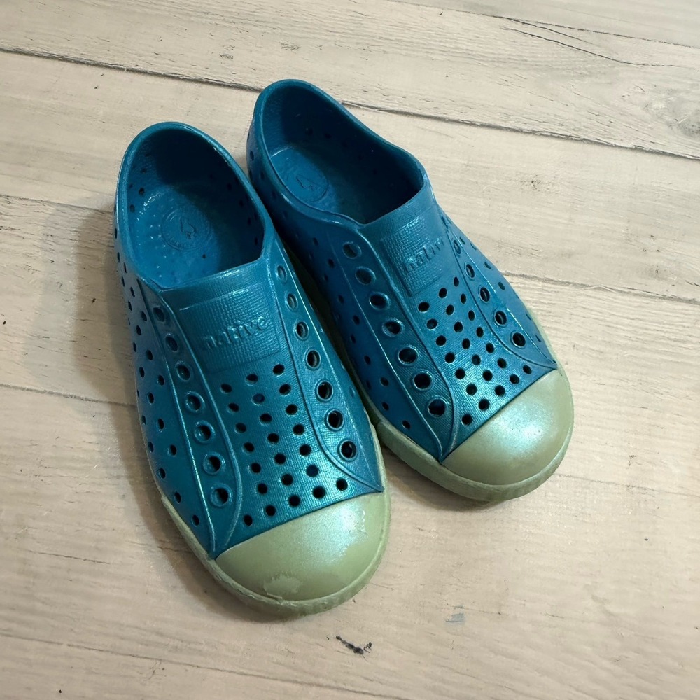 Native‎ Jefferson blue metallic slip on shoes child 9